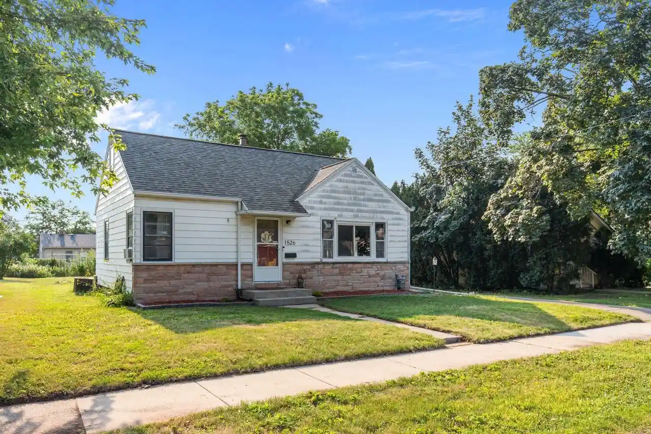 1st image of 1526 Rugby Street Street, Oshkosh, WI 54902 | MLS# 50330408