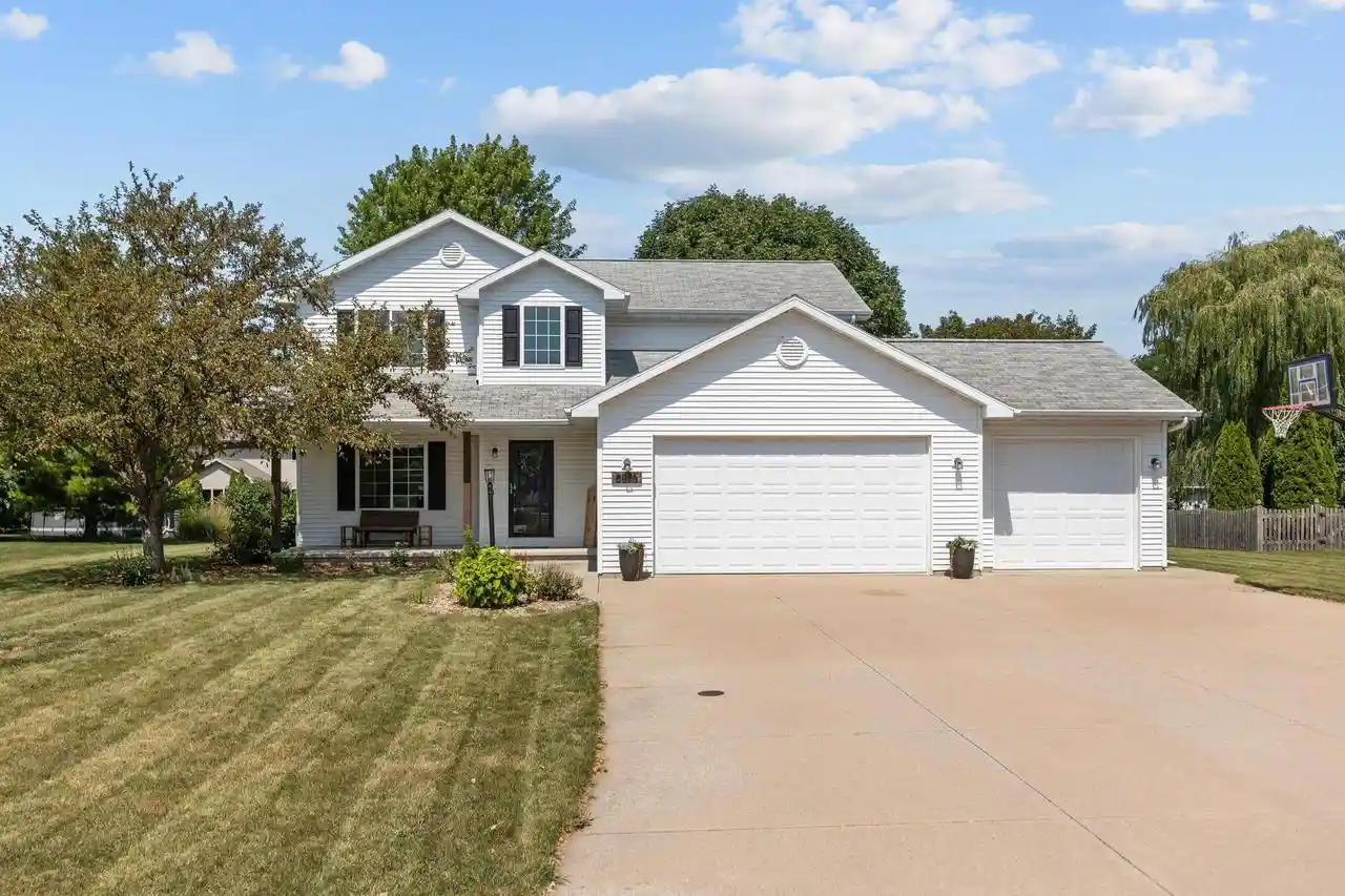1st image of W5876 Blue Bonnet Dr Dr, Appleton, WI 54915 | MLS# 50330461