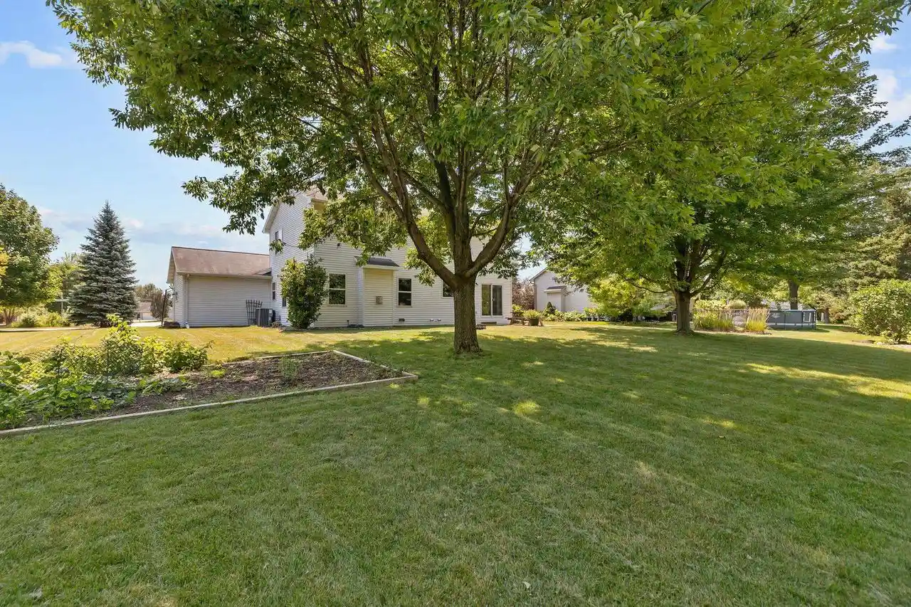 2nd image of W5876 Blue Bonnet Dr Dr, Appleton, WI 54915 | MLS# 50330461