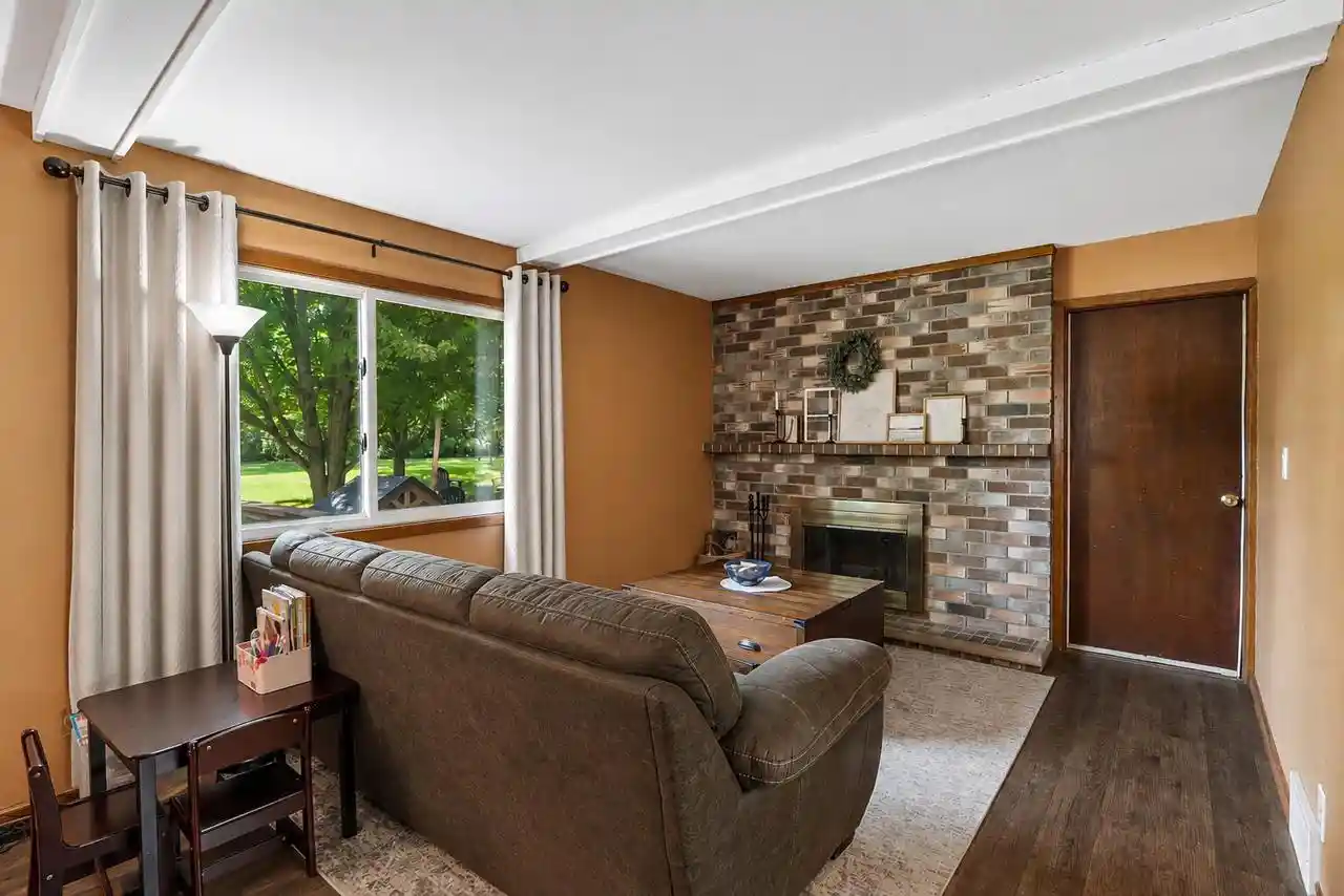 2nd image of 114 Gordon Court Court, Mukwonago, WI 53149 | MLS# 1974862