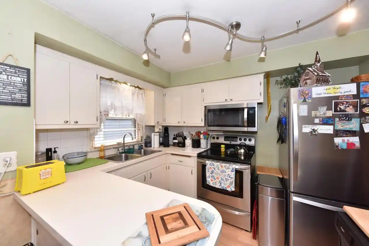 26th image of 5913 N 70th Street Street, Milwaukee, WI 53218 | MLS# 1974864