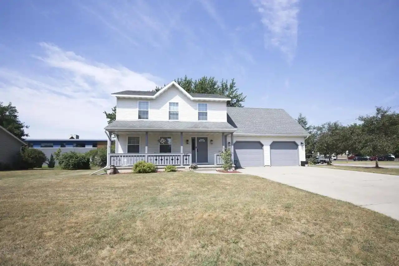 Photo 2 of Sale Pending at 927 Lone Tree Lane Lane, Prairie Du Sac, WI 53578 | MLS# 2029754 | Listing updated on 2026-09-10