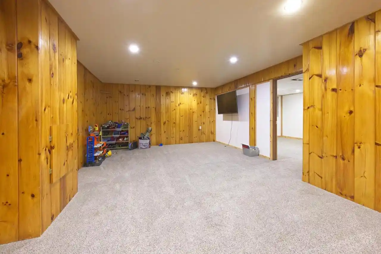 Photo 4 of Sale Pending at 927 Lone Tree Lane Lane, Prairie Du Sac, WI 53578 | MLS# 2029754 | Listing updated on 2026-09-10
