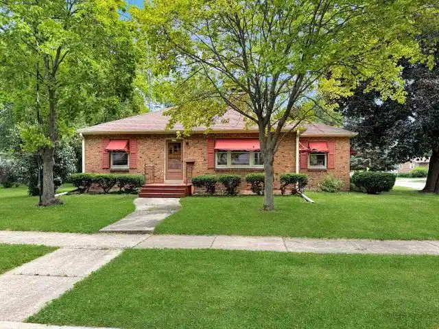 1st image of 1006 Evans Street Street, Oshkosh, WI 54901 | MLS# 50330440