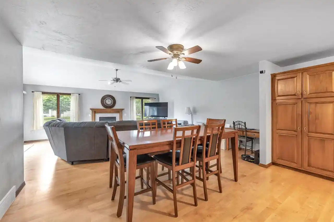 4th image of 810 E River Dr Dr, De Pere, WI 54963