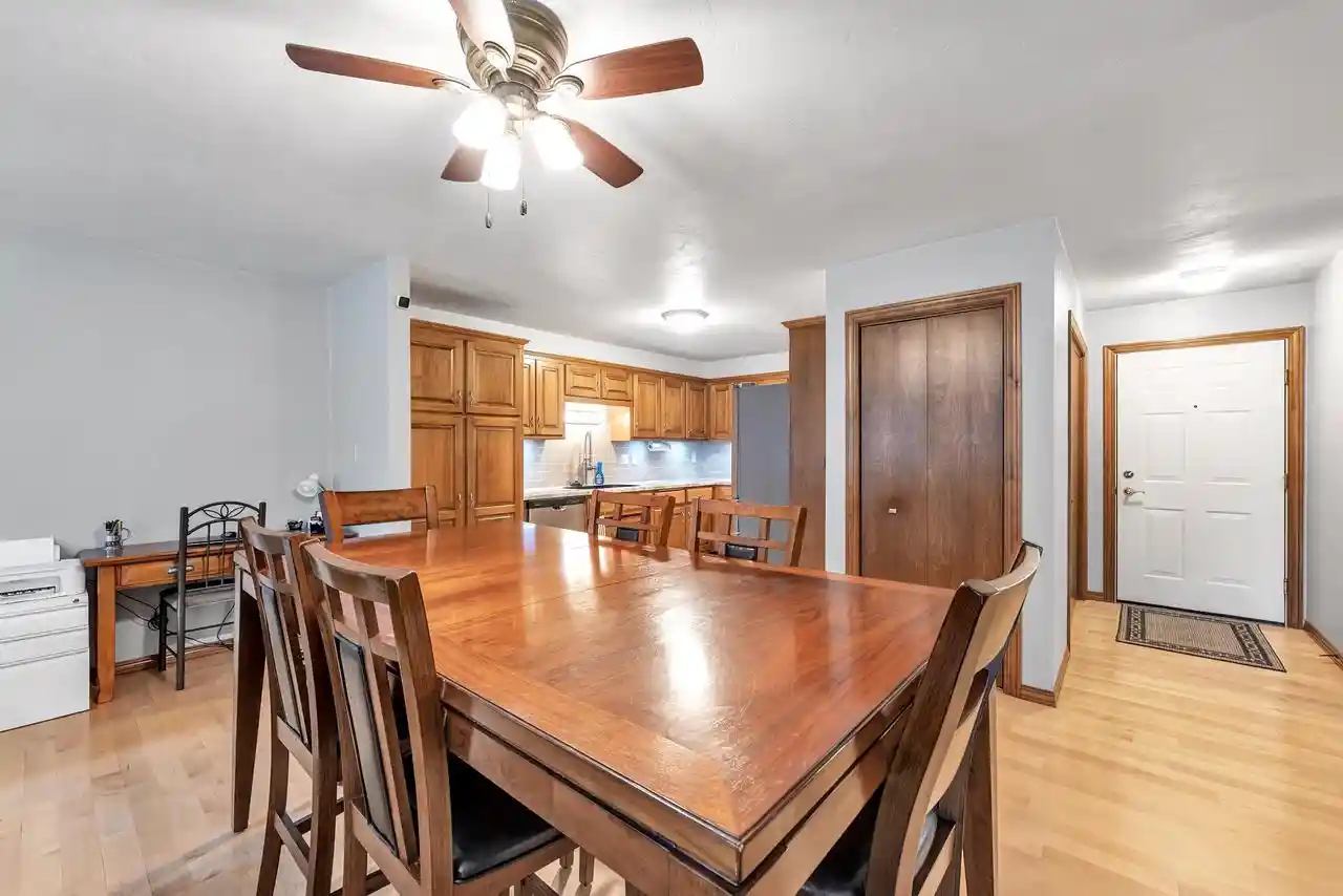 2nd image of 810 E River Dr Dr, De Pere, WI 54115