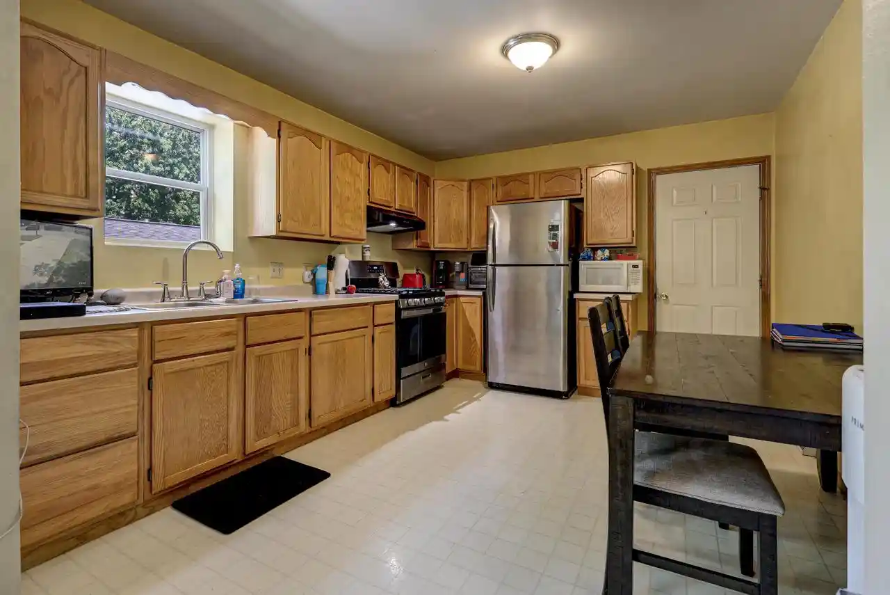 4th image of 215 7Th Street Street, Oconto, WI 54153 | MLS# 50330465