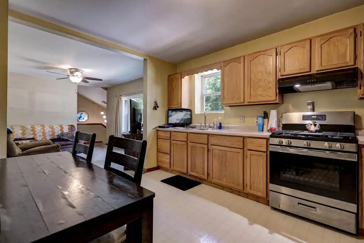 5th image of 215 7Th Street Street, Oconto, WI 54153 | MLS# 50330465