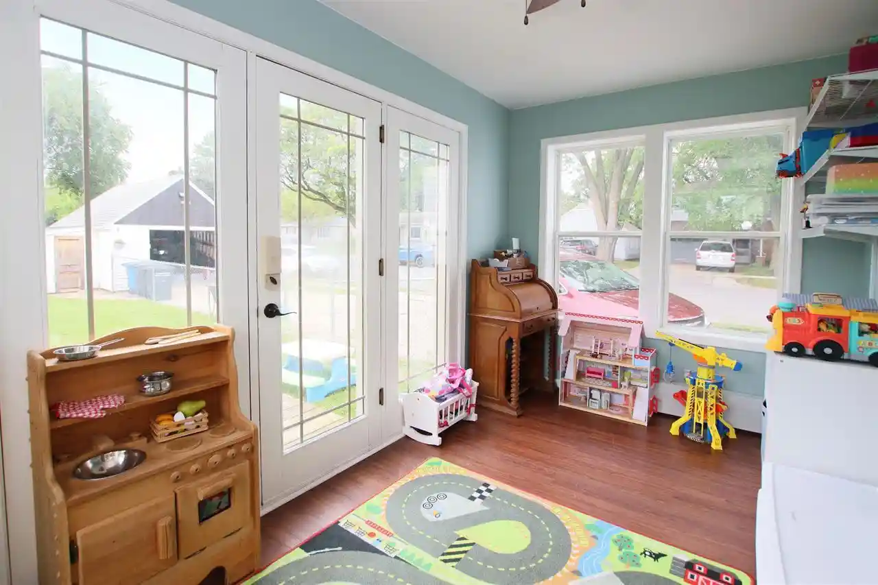 Photo 2 of Single family home for sale at 1402 W Murdock Avenue Avenue, Oshkosh, WI 54901 | MLS# 50330469 | Listing updated on 2026-08-10