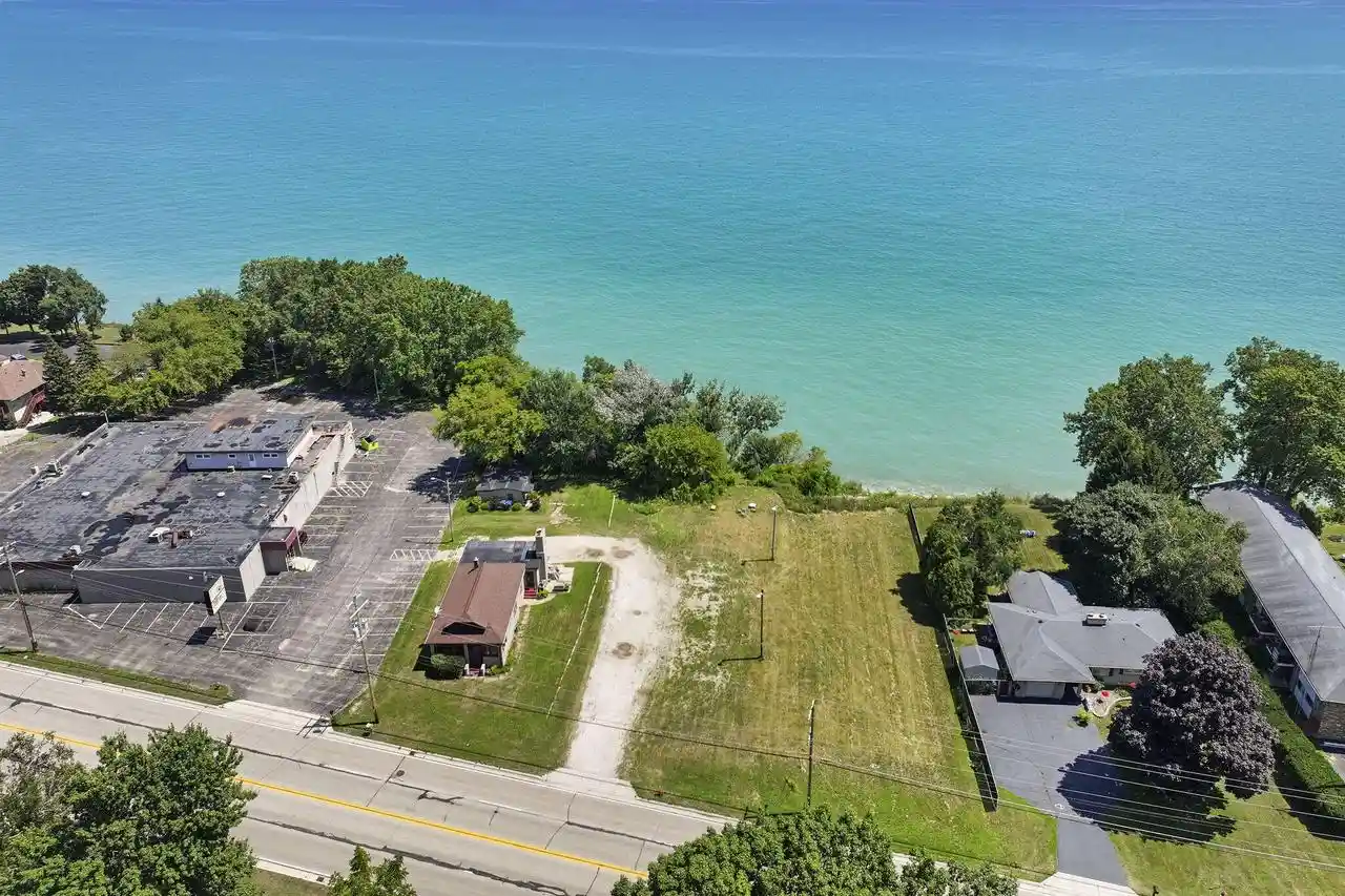 Photo 3 of Single family home for sale at 1039 Sheridan Road Road, Kenosha, WI 53140 | MLS# 1974881 | Listing updated on 2026-08-08