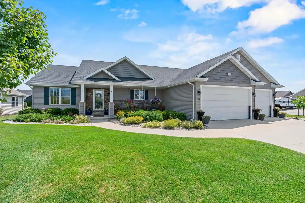 Photo 1 of Single family home for sale at 4702 N Wren Dr Dr, Appleton, WI 54913 | MLS# 50330388 | Listing updated on 2026-08-09
