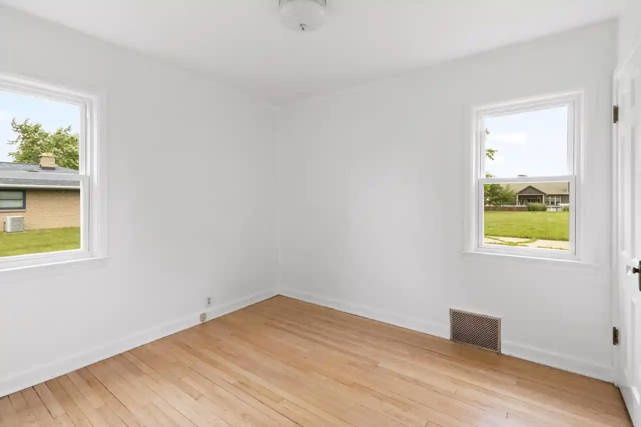 4th image of 10110 S Shepard Avenue Avenue, Oak Creek, WI 53154 | MLS# 1974883