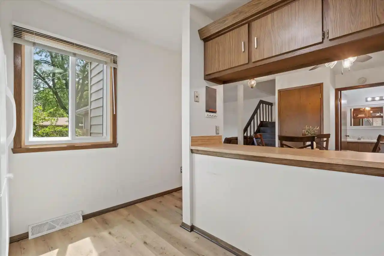 5th image of 16250 W Coachlight Dr Dr, New Berlin, WI 53151