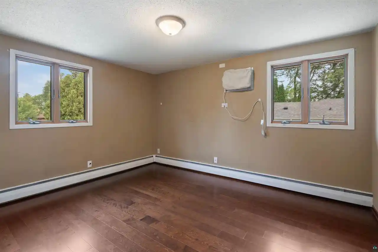 Photo 4 of Single family home for sale at 4 Highgate St St, Superior, WI 54880 | MLS# 6127181 | Listing updated on 2026-09-03