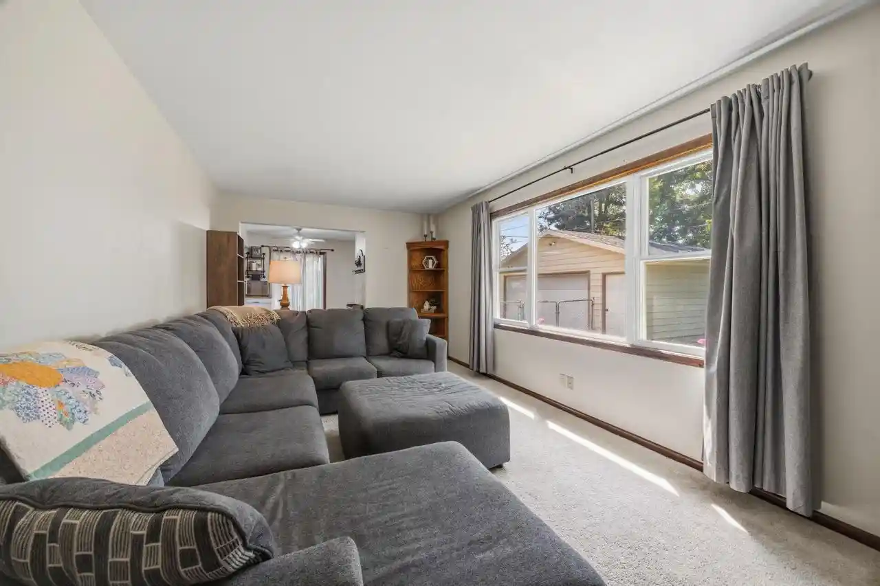 2nd image of 1726 Arbor Dr Dr, Beloit, WI 53511 | MLS# 2029782
