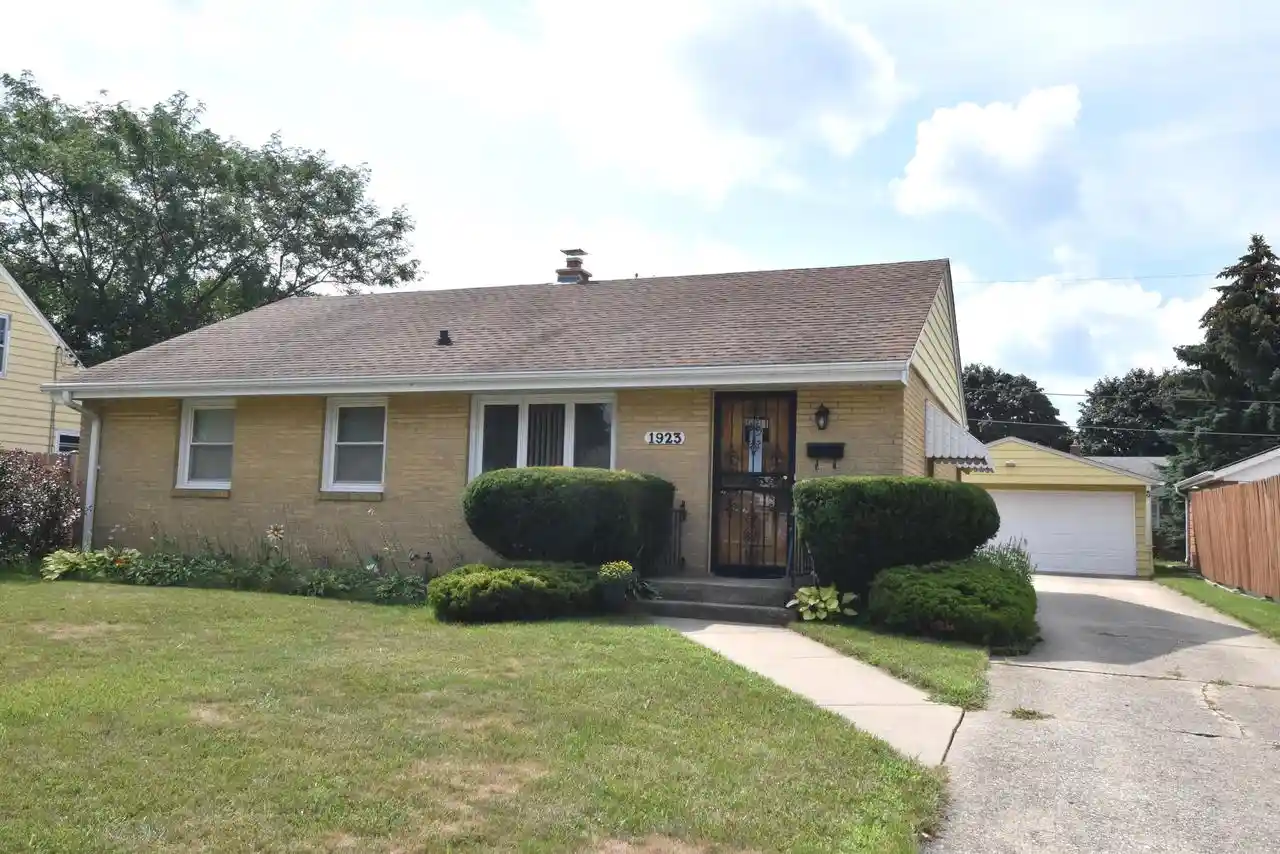 1st image of 1923 Arlington Avenue Avenue, Racine, WI 53403 | MLS# 1974921
