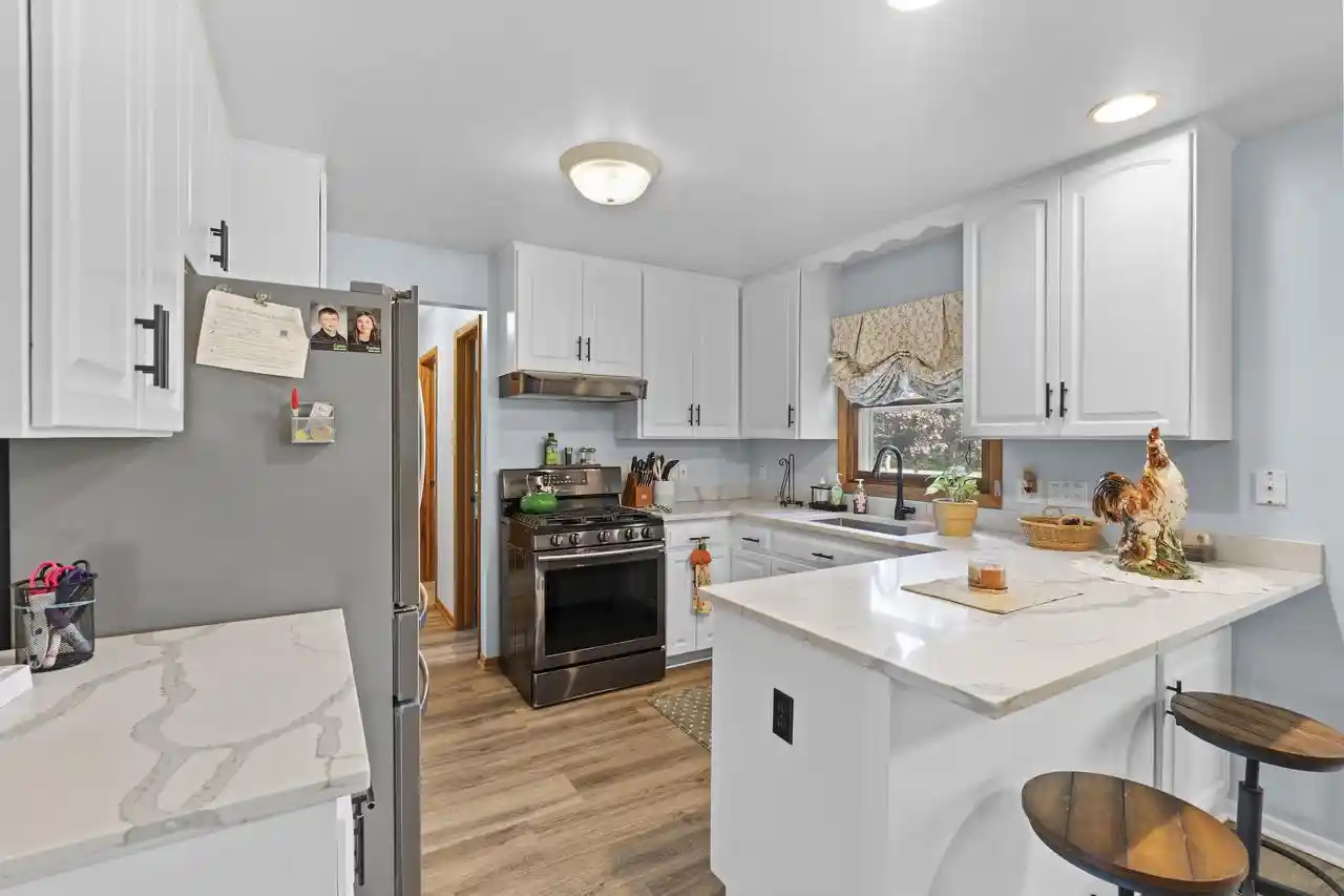 5th image of N103W16612 Country Court Court, Germantown, WI 53022 | MLS# 1974956