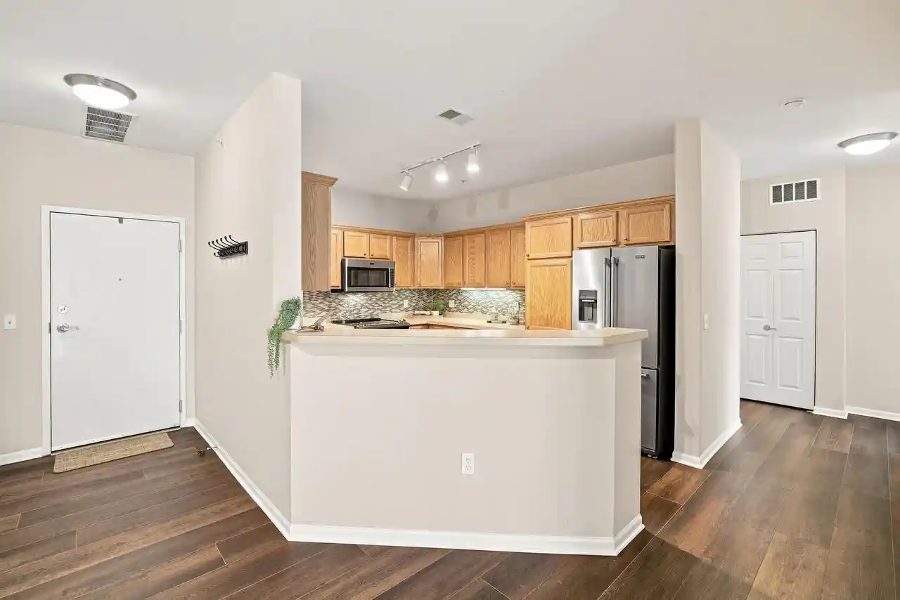 4th image of 3862 S Lake Dr Dr #207, Saint Francis, WI 53235 | MLS# 1974962