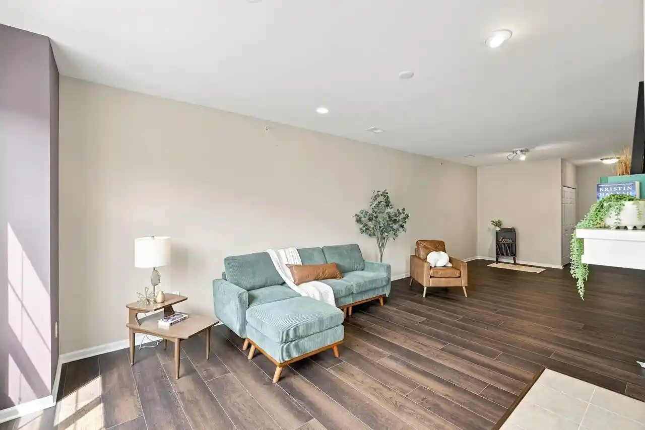2nd image of 3862 S Lake Dr Dr, Saint Francis, WI 53235