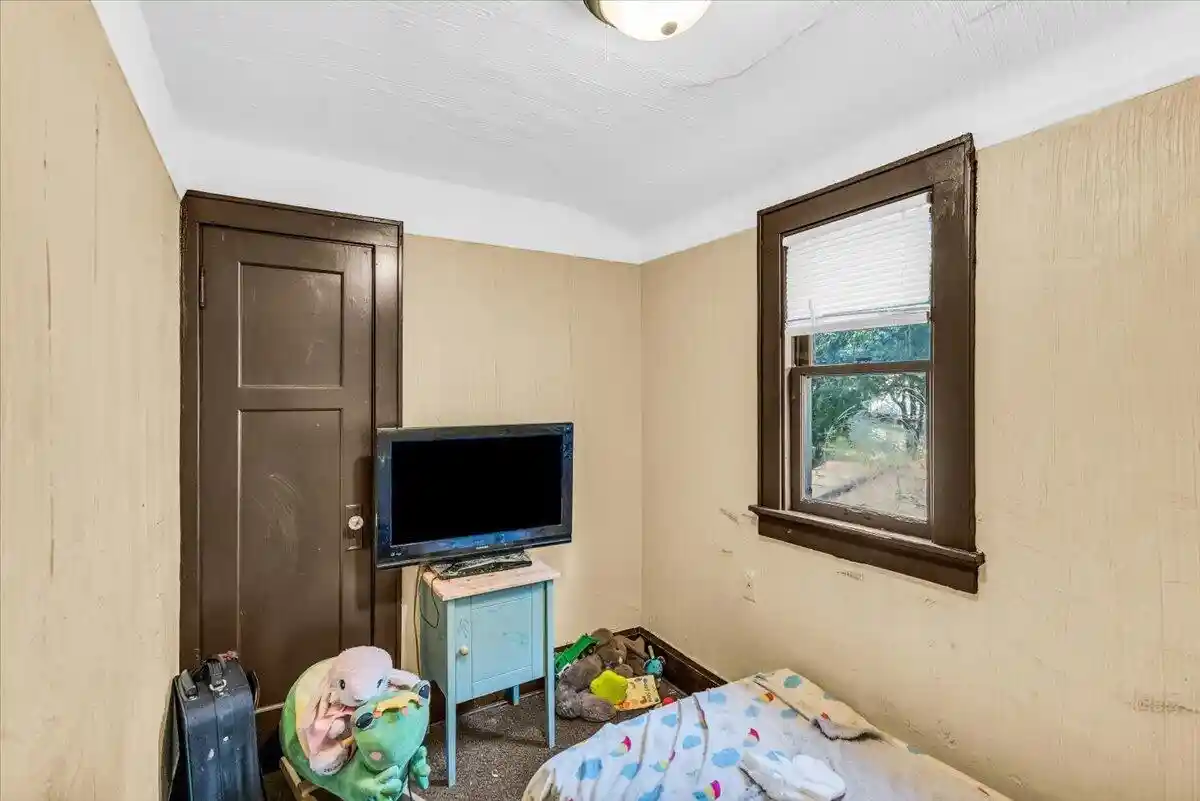 3rd image of 3172 N 30Th Street Street, Milwaukee, WI 53216 | MLS# 1974974