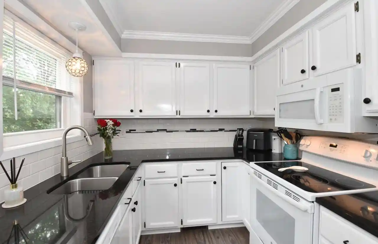 3rd image of 384 Willow Grove Dr Dr #F, Pewaukee, WI 53072 | MLS# 1974977