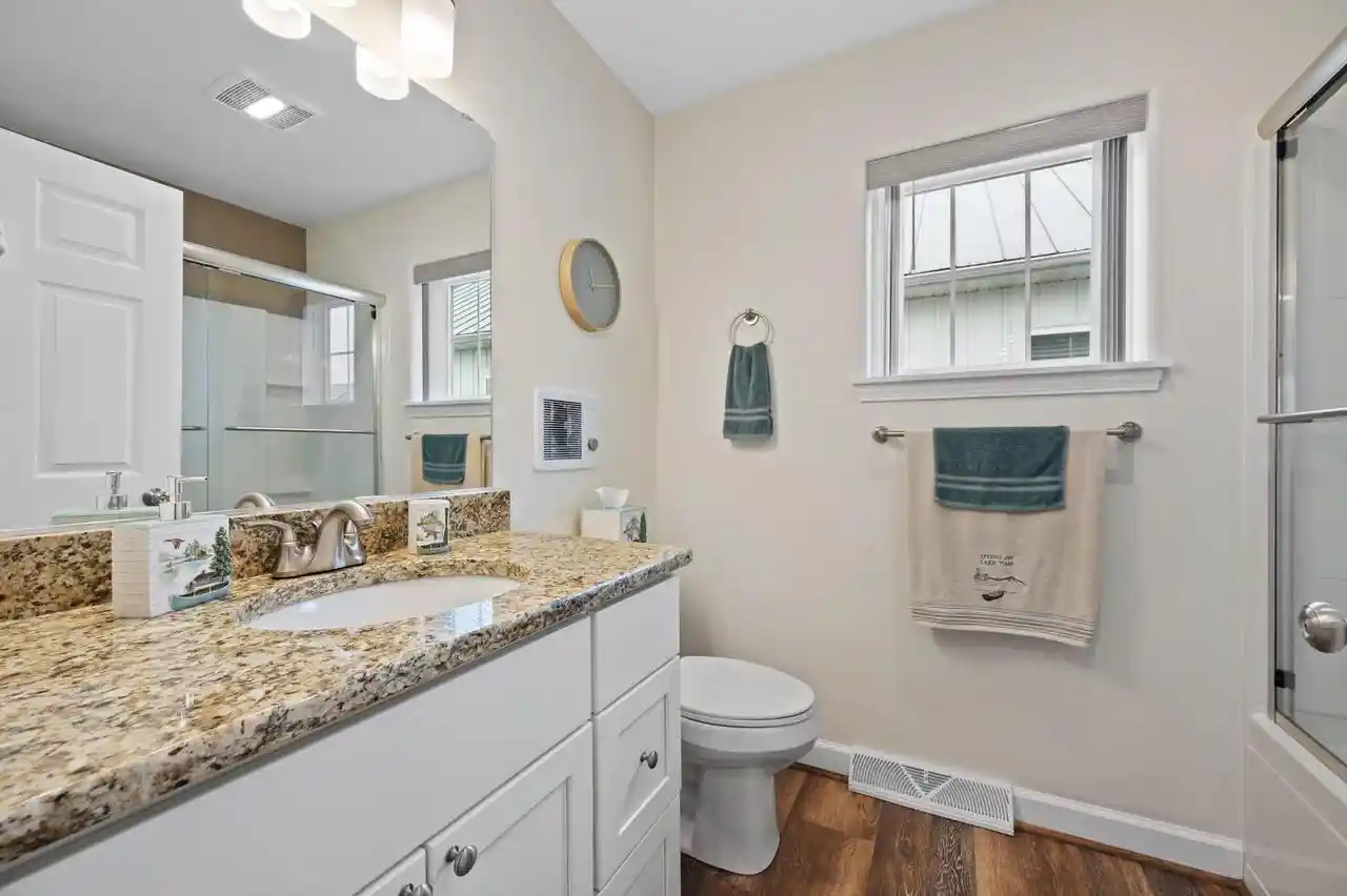 5th image of 1804 Farm View Dr Dr, Grafton, WI 53024 | MLS# 1974982