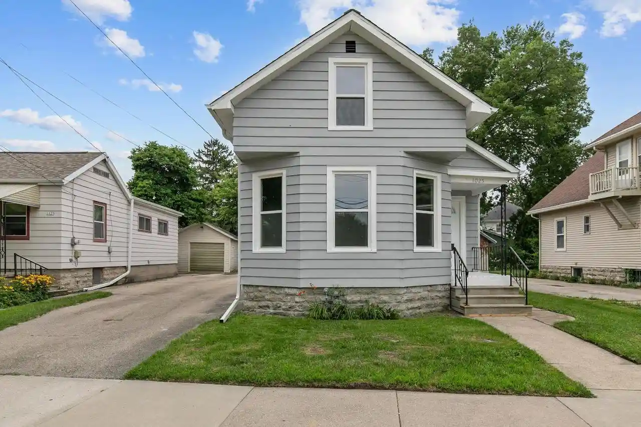 1st image of 1025 School Avenue Avenue, Oshkosh, WI 54901 | MLS# 50330500