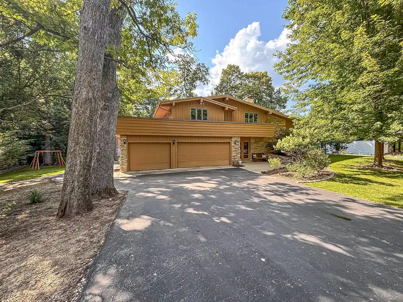 1st image of W267n7141 White Oak Dr Dr, Sussex, WI 53089 | MLS# 1974994