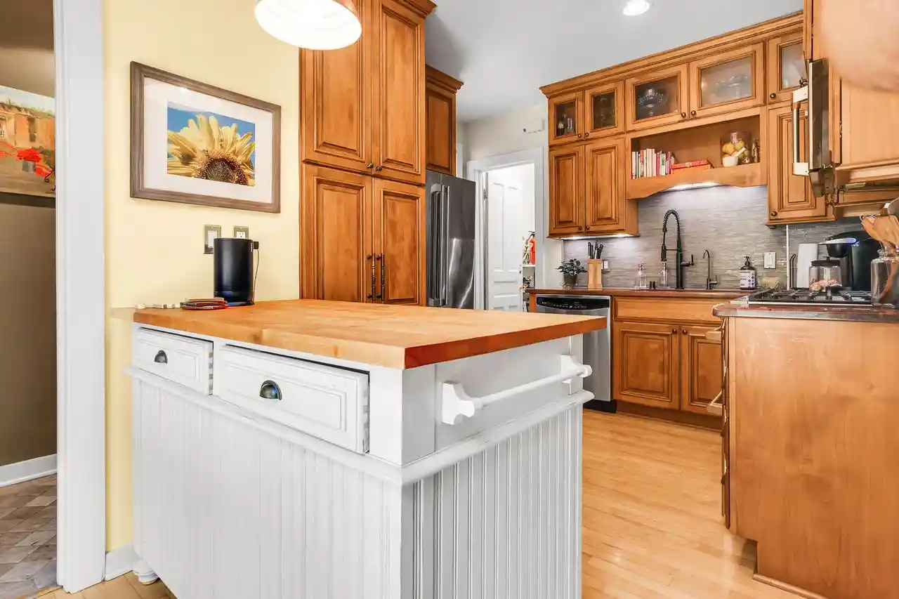 5th image of 1323 N Astor Street Street, Milwaukee, WI 53202 | MLS# 1974992