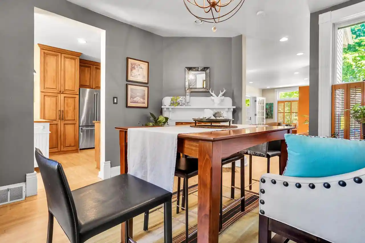 38th image of 1323 N Astor Street Street, Milwaukee, WI 53202 | MLS# 1974992