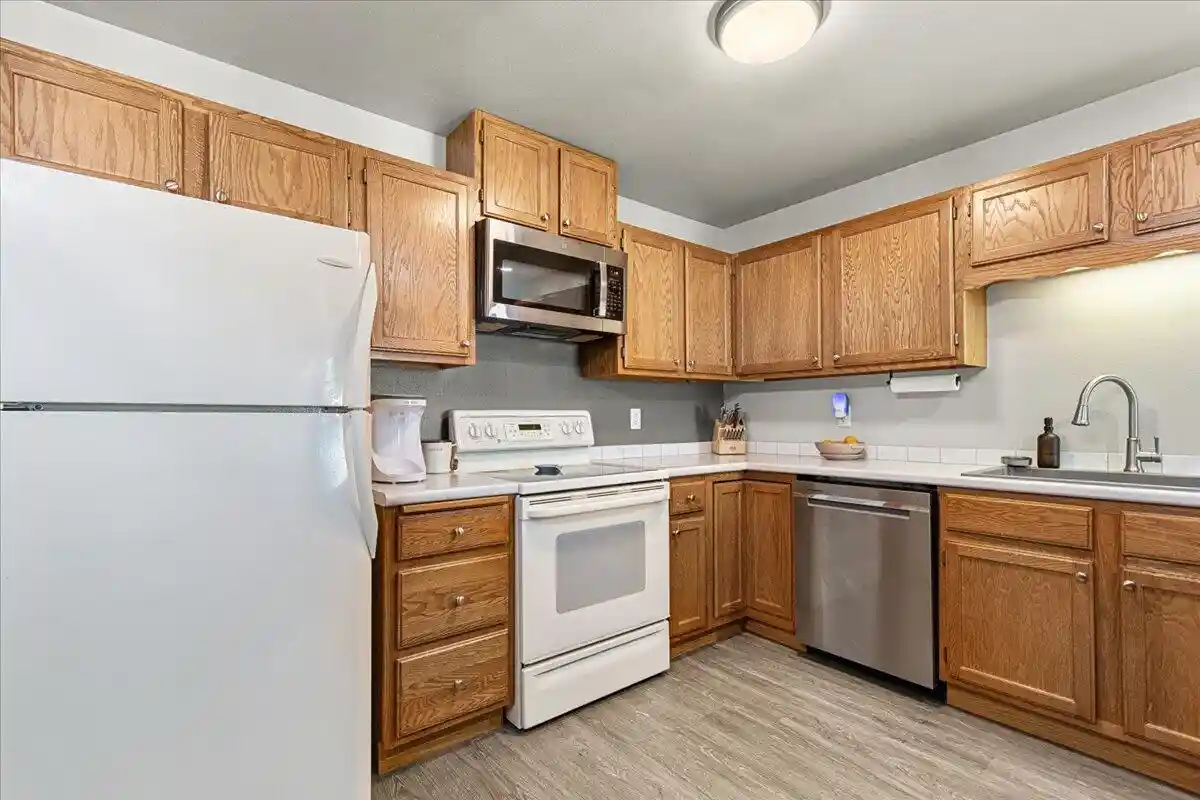 2nd image of 631 Barrington Ct Ct, West Bend, WI 53095