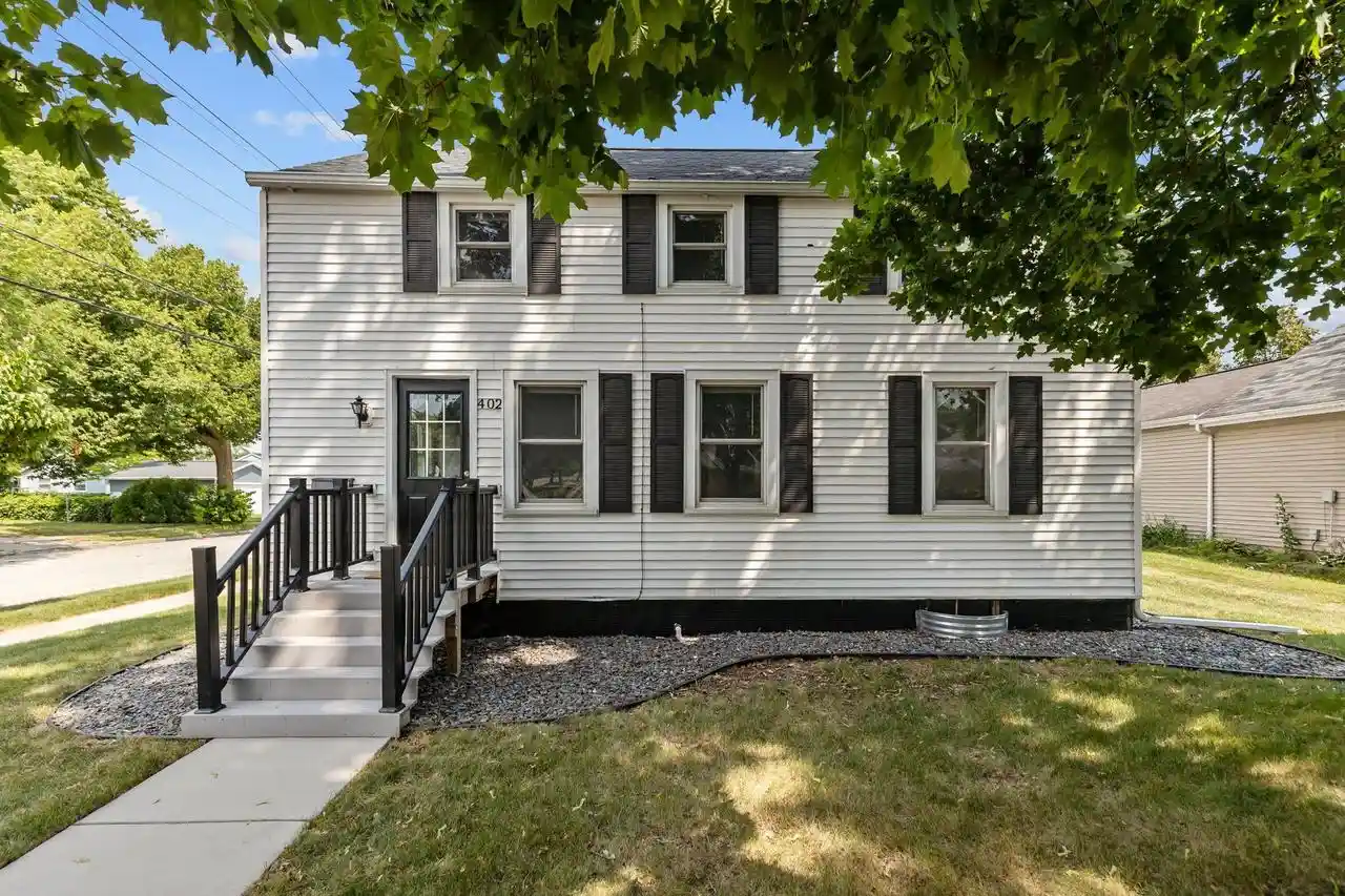 1st image of 402 E Harding Dr Dr, Appleton, WI 54915 | MLS# 50330511