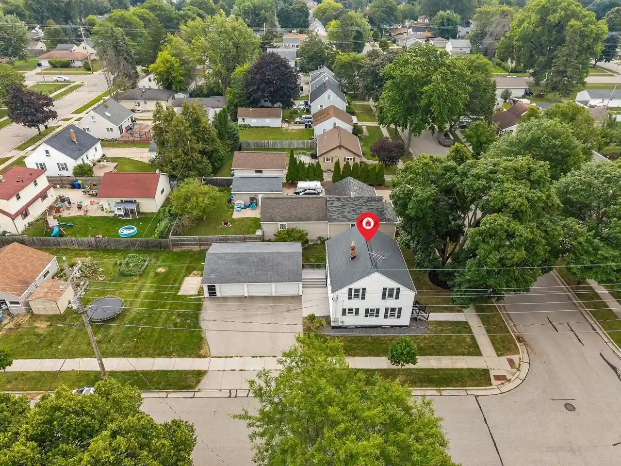 2nd image of 402 E Harding Dr Dr, Appleton, WI 54915 | MLS# 50330511