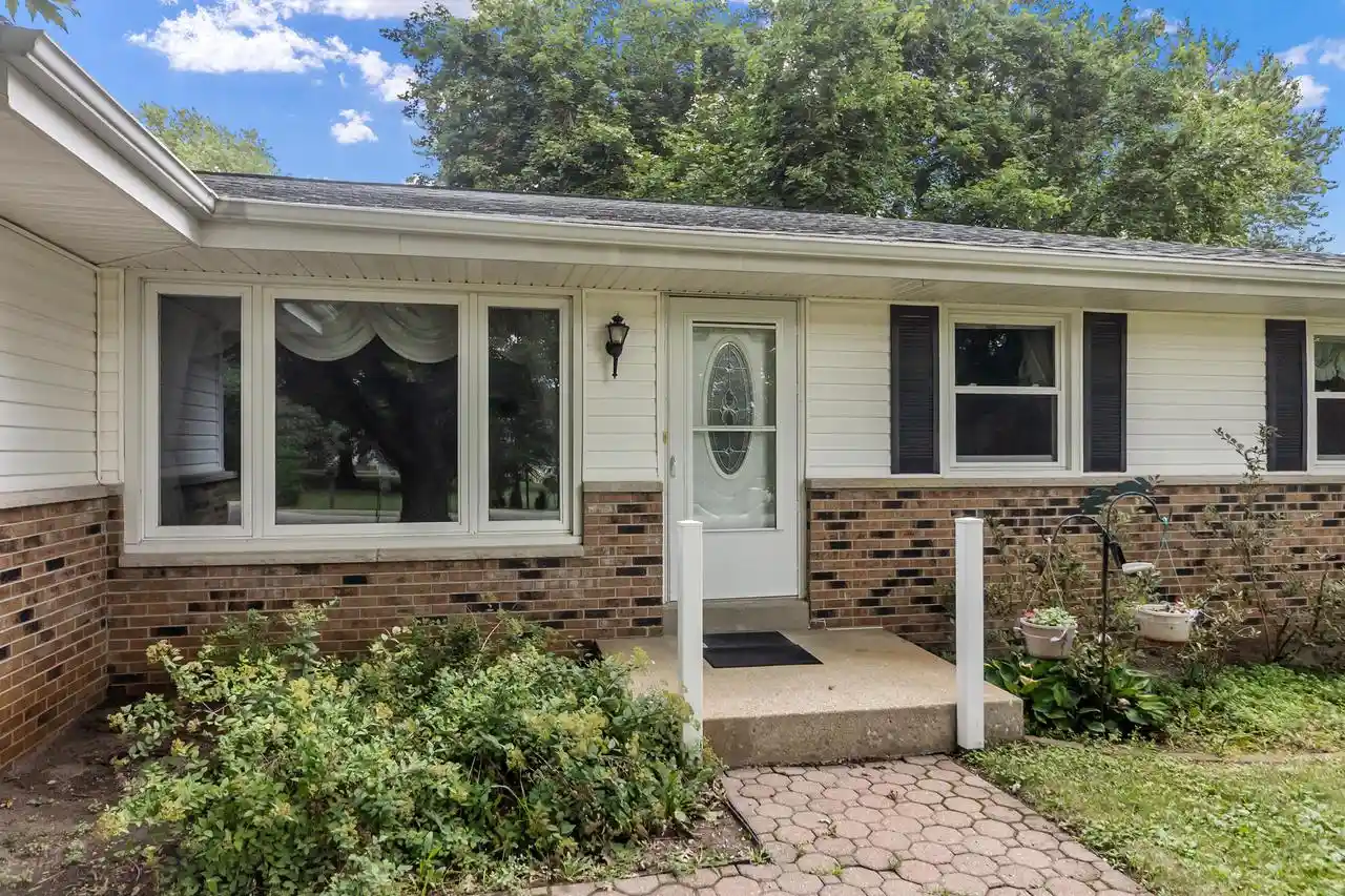 Photo 1 of Single family home for sale at N7694 Rendell Dr Dr, Elkhorn, WI 53121 | MLS# 1975010 | Listing updated on 2026-10-07