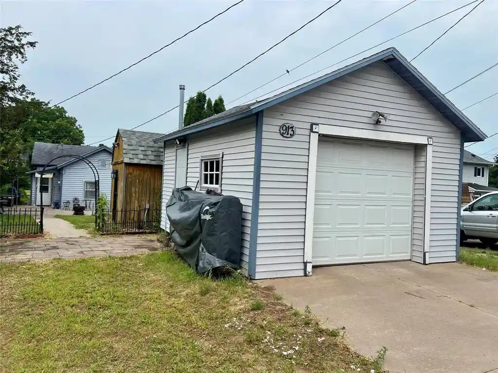 image of 913 Summer Street Street, Eau Claire, WI 54701 | MLS# 1603858