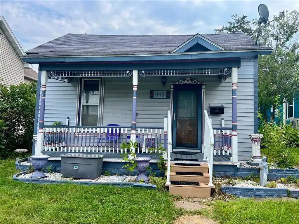 1st image of 913 Summer Street Street, Eau Claire, WI 54701 | MLS# 7120870