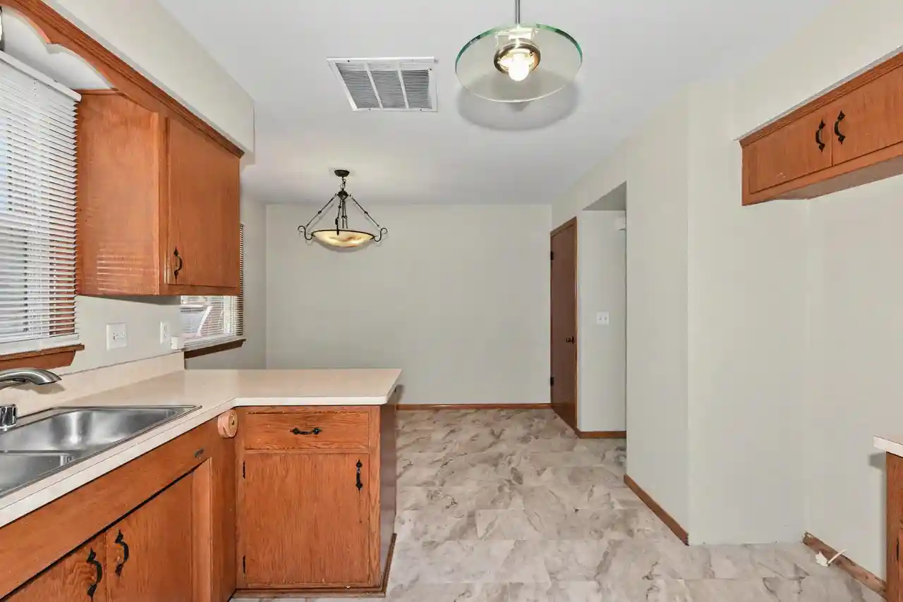 5th image of 5111 Maplewood Dr Dr, Greendale, WI 53129