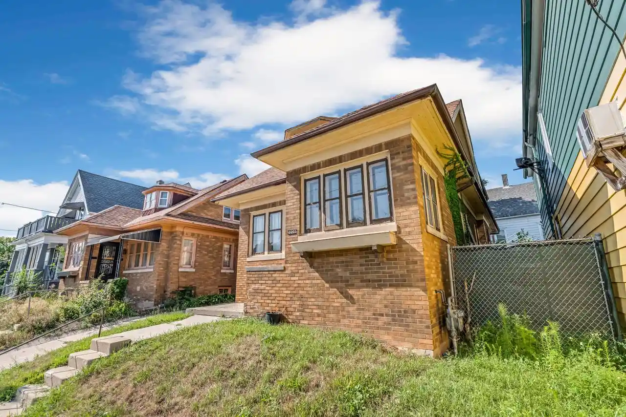 3rd image of 1306 W Keefe Avenue Avenue, Milwaukee, WI 53206 | MLS# 1975019