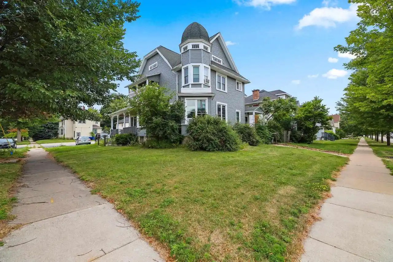 1st image of 803 N Broadway, Green Bay, WI 54303 | MLS# 50330526