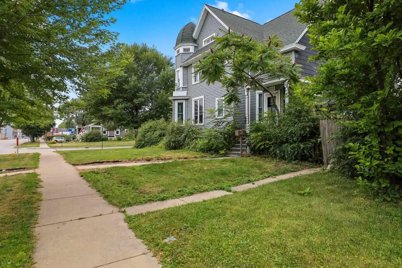 Photo 3 of Multi family home for sale at 803 N Broadway, Green Bay, WI 54303 | MLS# 50330526 | Listing updated on 2026-08-27