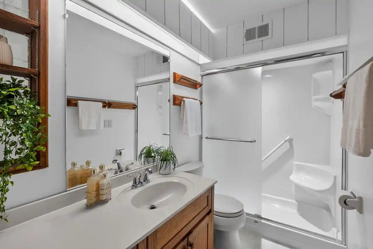 Listing Photo 4 - Condo for sale in building located at 3333 5th Ave Ave, South Milwaukee, WI 53172 - Unit #2-J