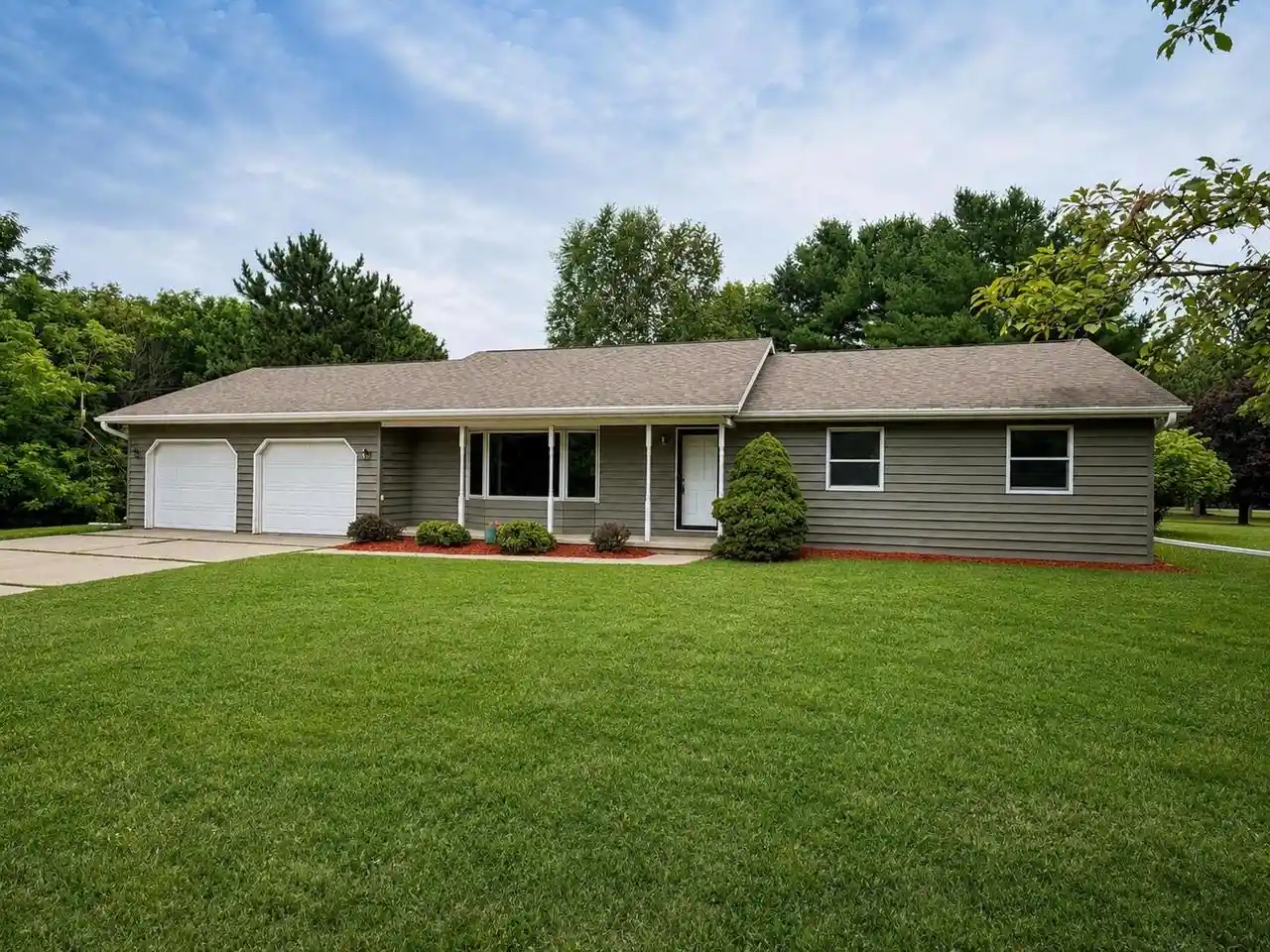 Photo 1 of Single family home for sale at 2100 Westline Road Road, Green Bay, WI 54313 | MLS# 50330532 | Listing updated on 2026-08-09