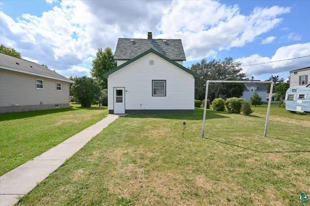 2nd image of 612 Fisher Ave Ave, Superior, WI 54880 | MLS# 6127201