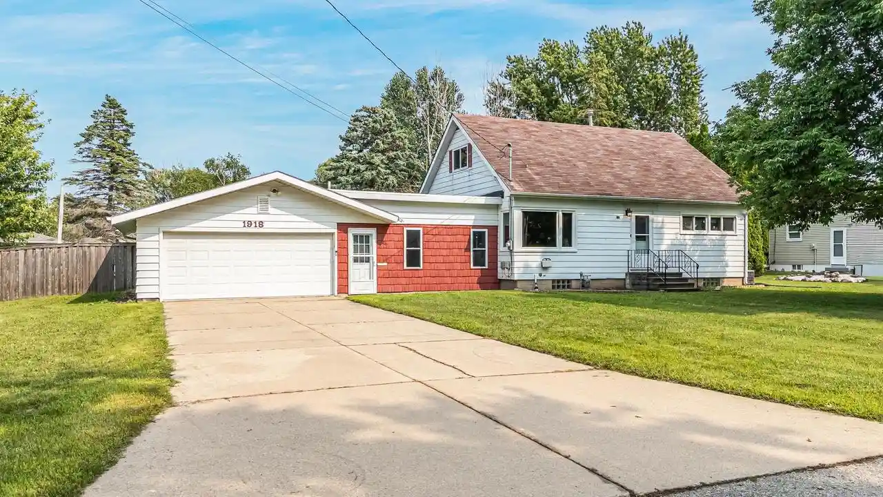 1st image of 1918 Alaska Street Street, Oshkosh, WI 54902 | MLS# 50330521