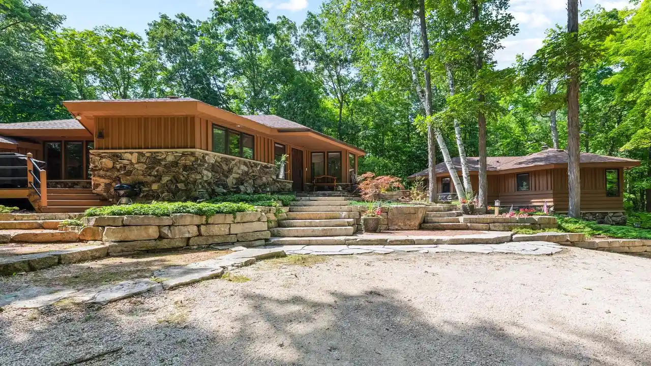 1st image of 2775 E Moraine Dr Dr, Kewaskum, WI 53040 | MLS# 1975041