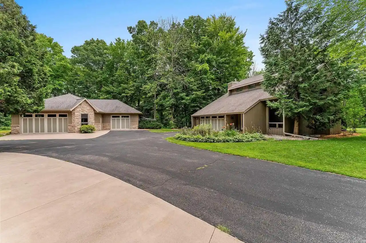 Photo 1 of Single family home for sale at 4430 Country Aire Court Court, Oneida, WI 54155 | MLS# 50330546 | Listing updated on 2026-09-11