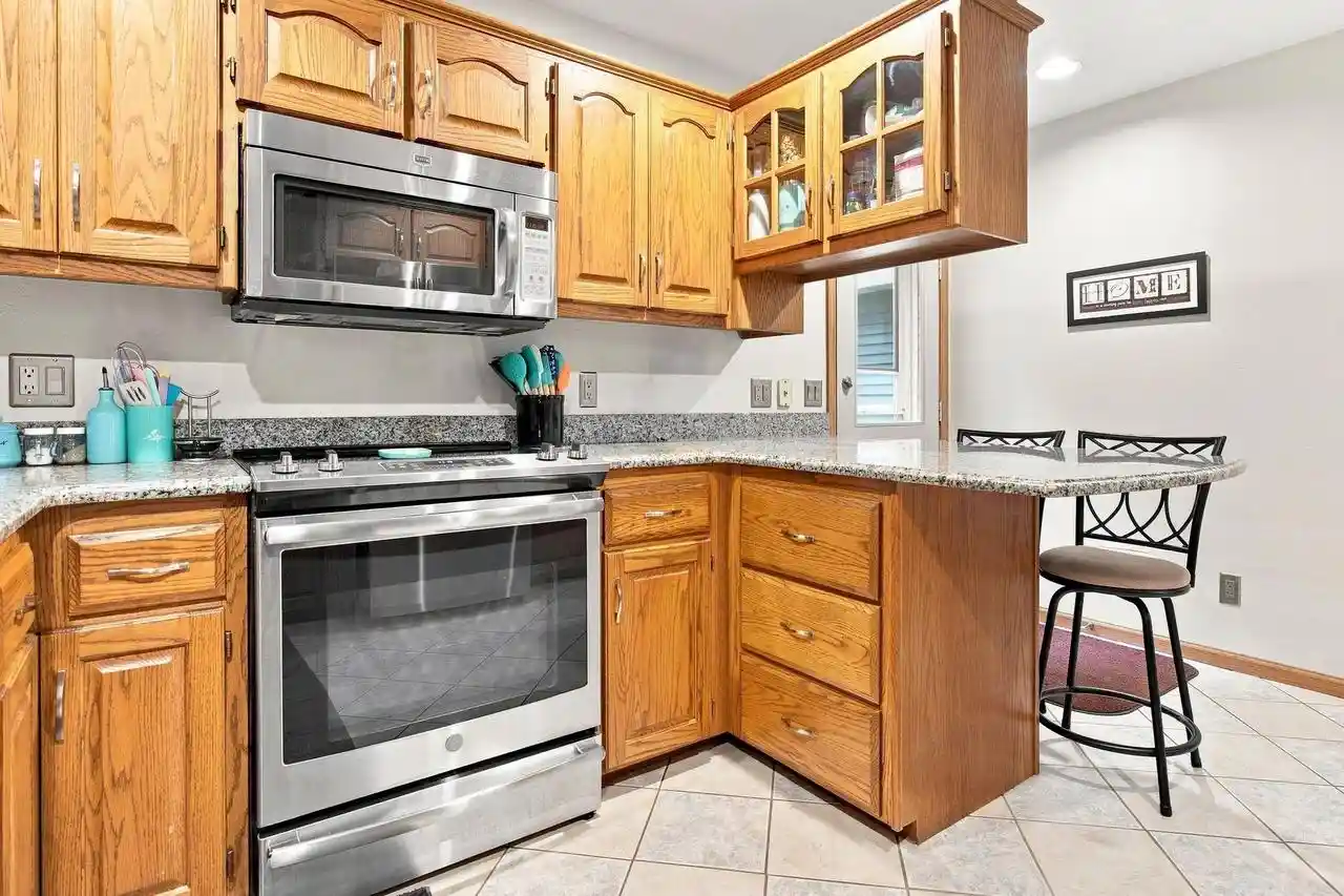 2nd image of 2420 Brantwood Dr Dr, Neenah, WI 54956 | MLS# 50330554