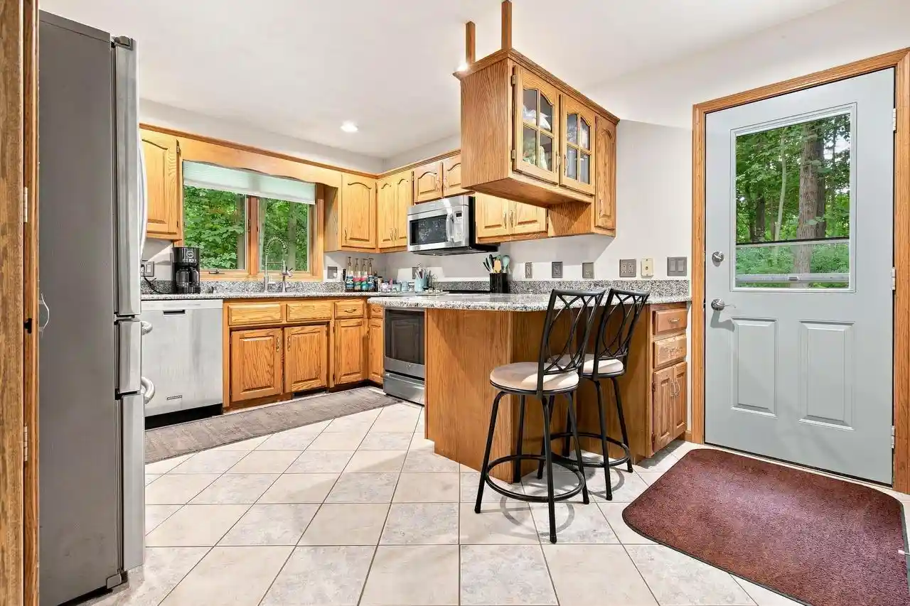 5th image of 2420 Brantwood Dr Dr, Neenah, WI 54956 | MLS# 50330554