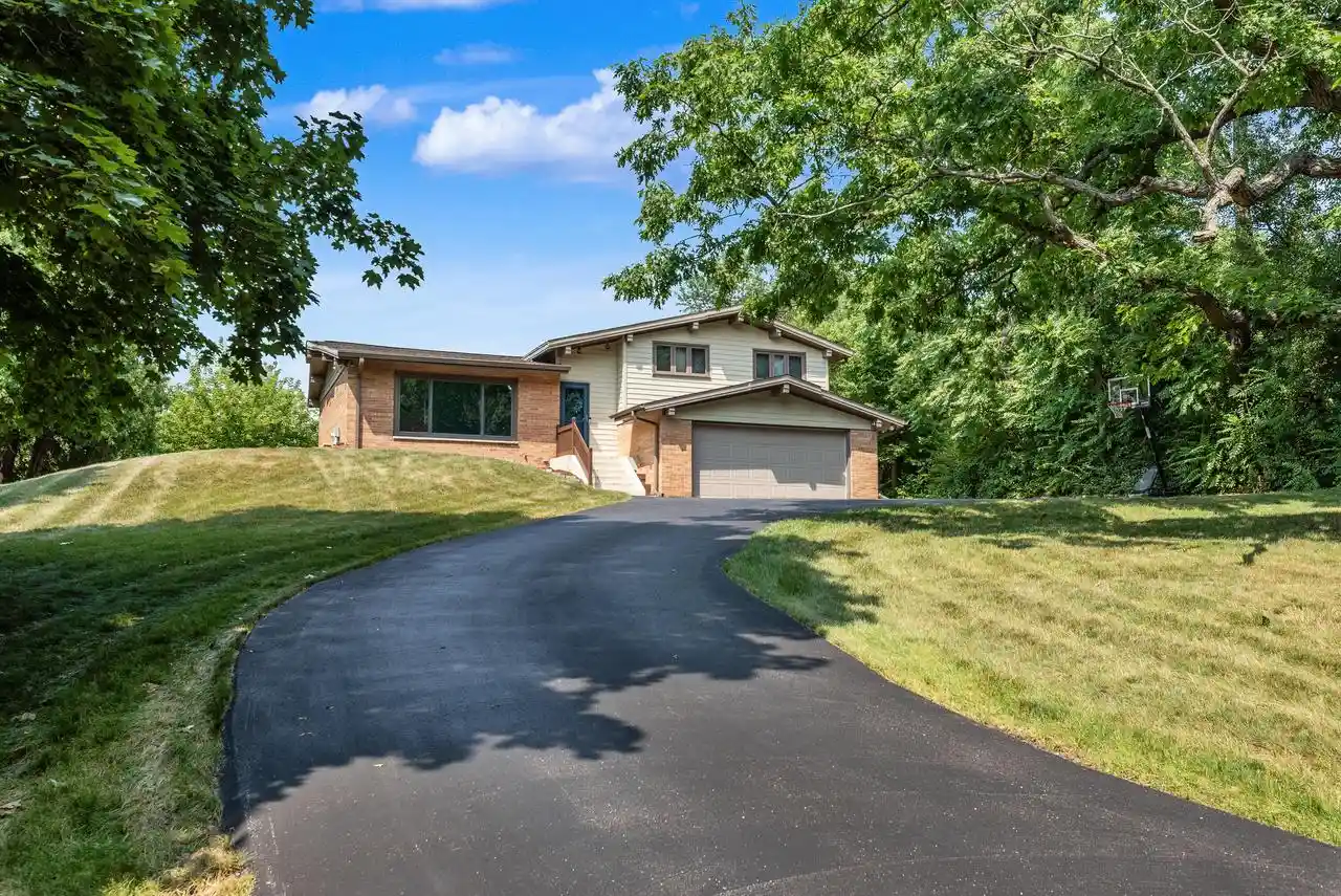 1st image of W276n1228 Spring Hill Dr Dr, Pewaukee, WI 53072 | MLS# 1975053