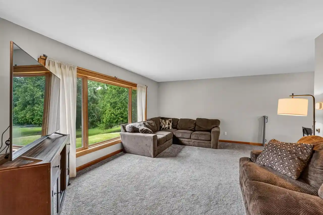 2nd image of W276n1228 Spring Hill Dr Dr, Pewaukee, WI 53072 | MLS# 1975053